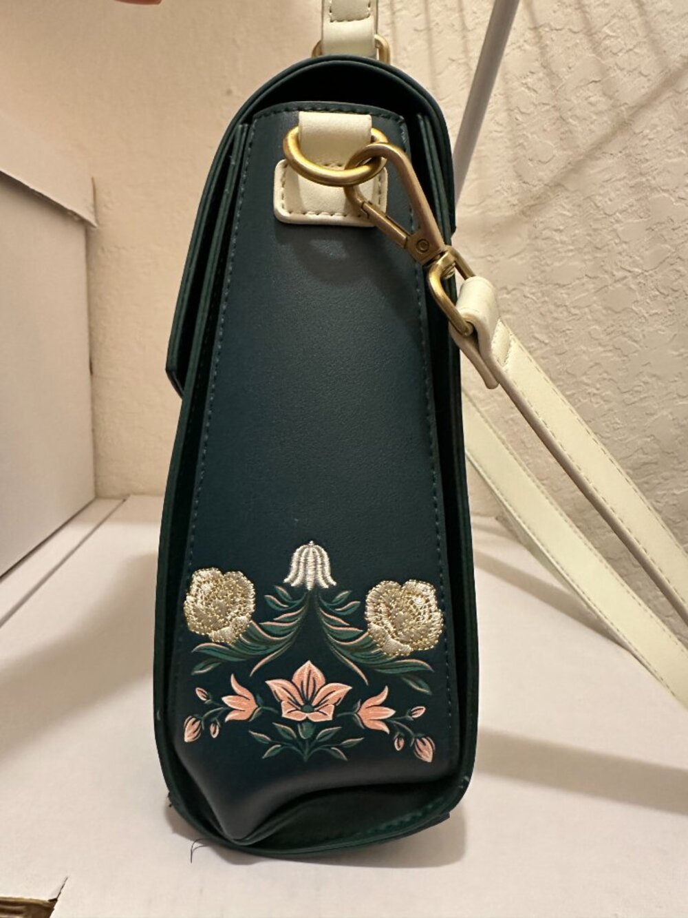 Loungefly Bridgerton Floral Crossbody Bag Green Whistledown - Picture 4 of 11